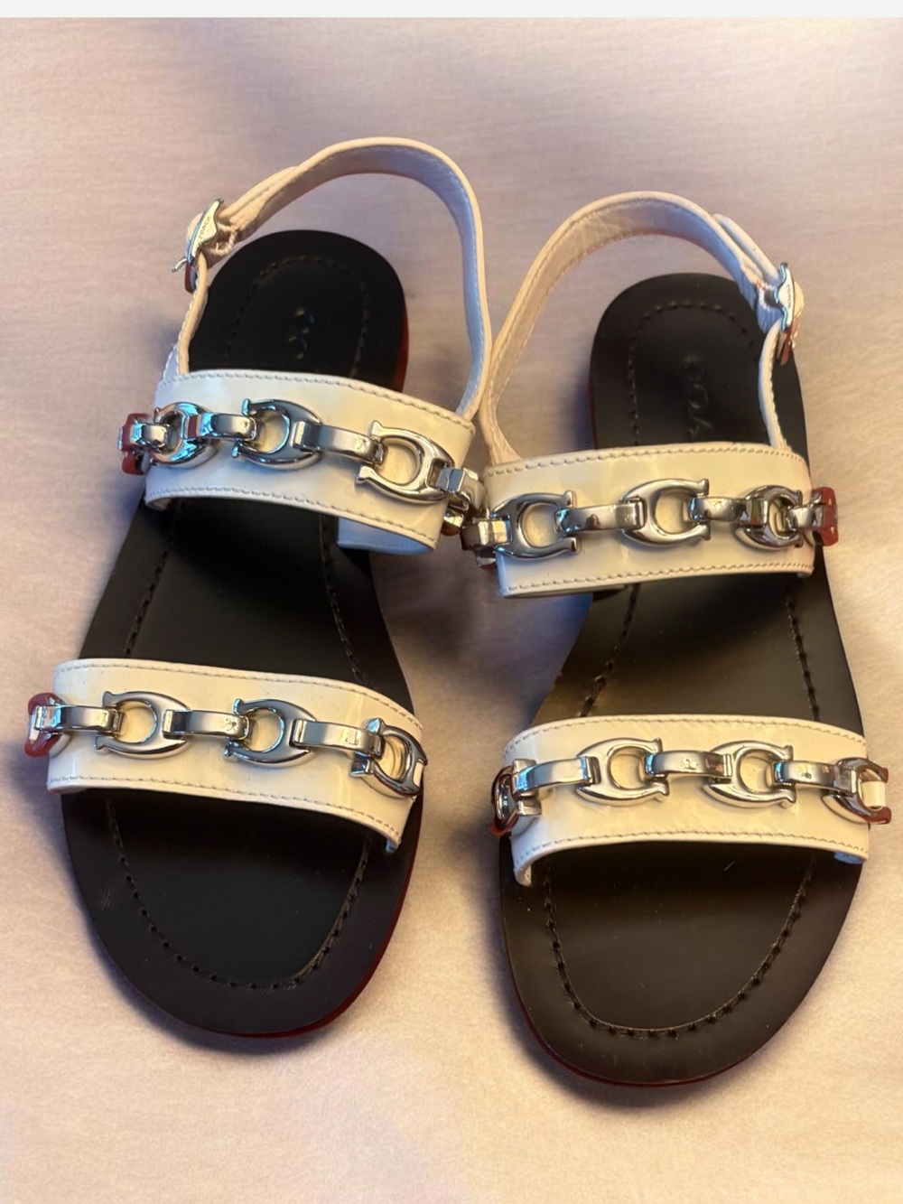 COACH WOMENS EDEN FLAT SANDAL WITH SIGNATURE CHAIN WHITE SIZE 5.5B